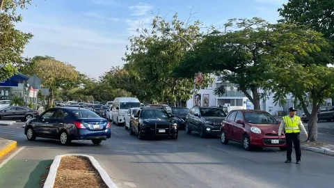 Cierre de calles en Prolongación Montejo provoca tráfico