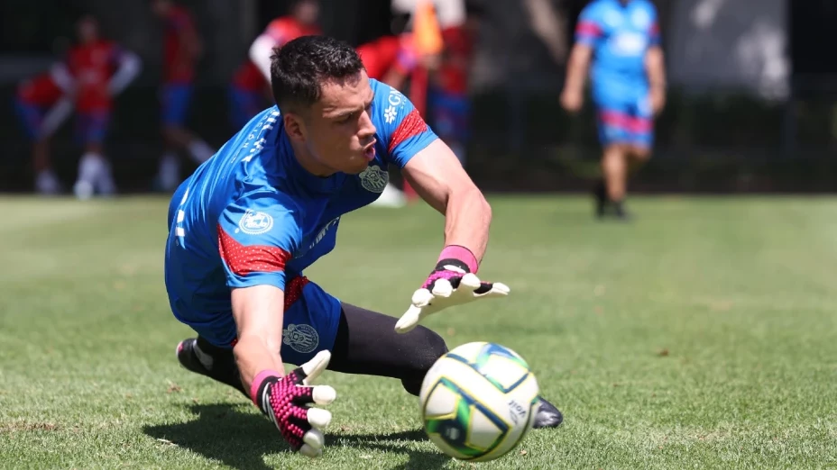 ¿Fuera Este jugador de Chivas tendría las horas contadas con el Rebaño para el Apertura 2025.webp