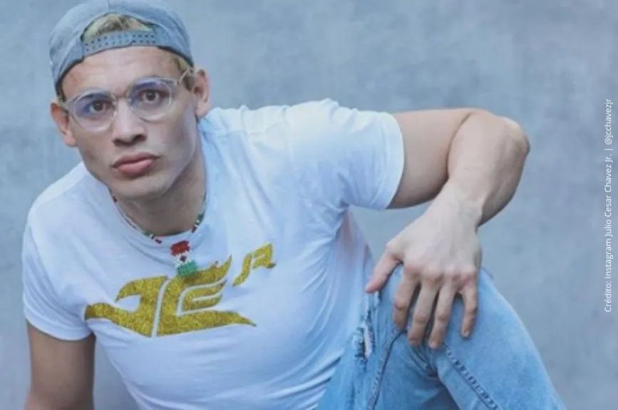Julio Cesar Chavez Jr. posando..jpg