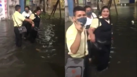 Jòvenes trabajan entre inundacion