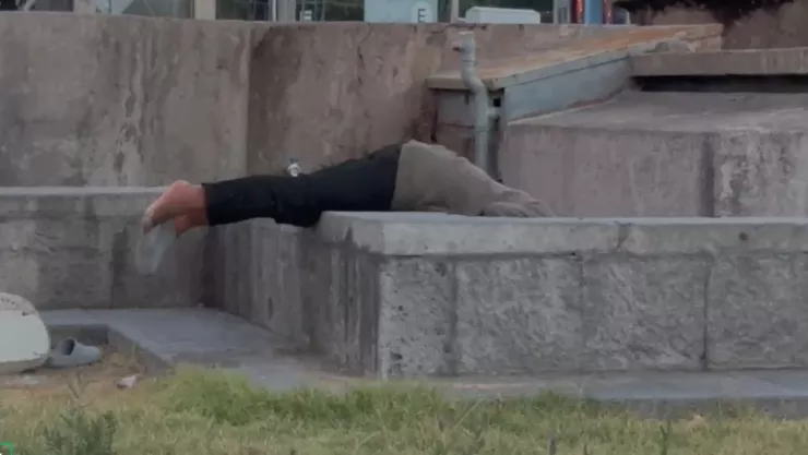 VIDEO: Captan a mujer empinada dentro de la Fuente de Los Frailes en Puebla hoy; alertó a transeúntes