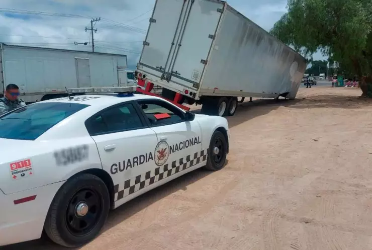 La GN indicó que halló un remolque con diversas cajas de cartuchos útiles en el municipio de San Luis de La Paz, Guanajuato.