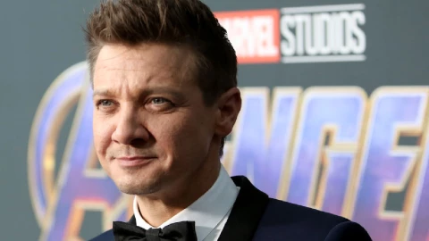 Jeremy Renner, actor de Marvel, en estado crítico