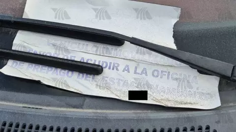 Auto _abandonado_ en el Aeropuerto de Mérida_ ¿Qué se sabe de la presunta multa de 56 mil pesos_