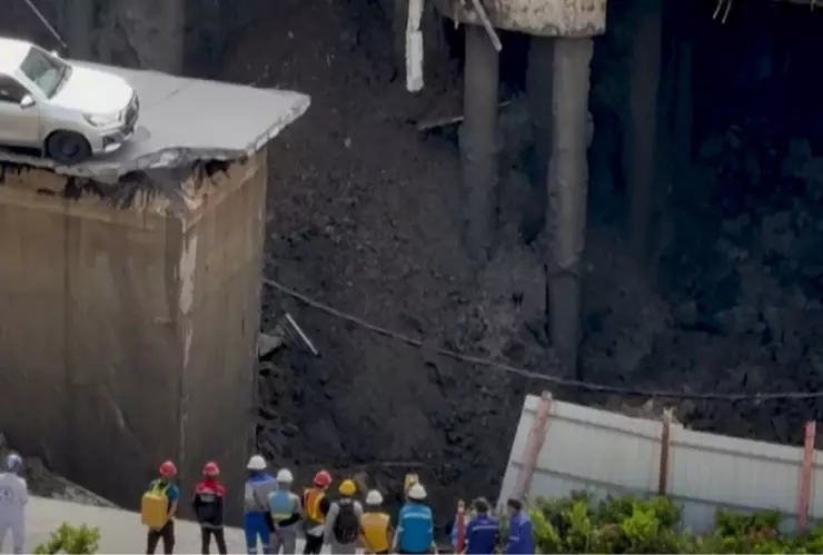 Expansión del cráter en avenida Samsen alarma a autoridades y vecinos de Bangkok