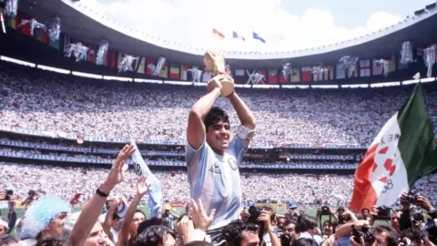Maradona campeón del Mundial en México 1986