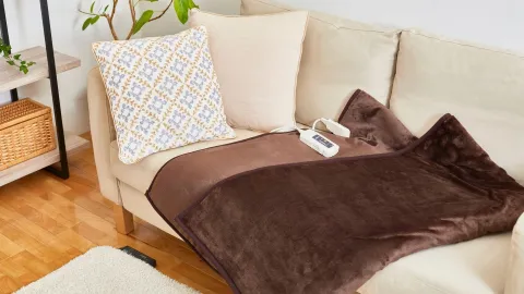 Tener los elementos adecuados en casa para el frío permite estar abrigados y cómodos sin necesidad de gastar.