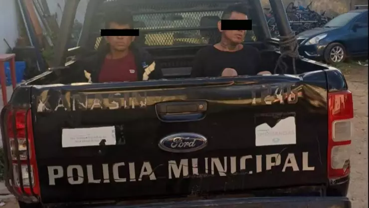 Detienen a 2 sujetos por presunto asalto a taxista con arma blanca en Kanasín.jpg