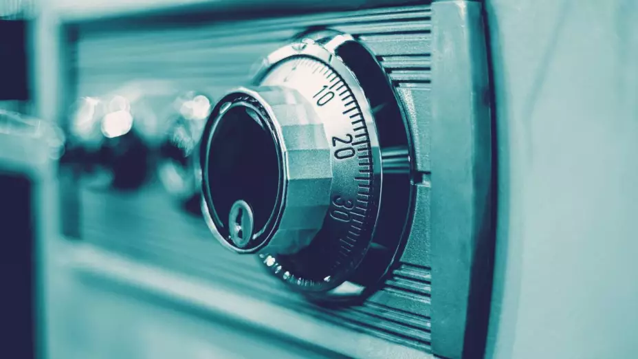 Roban tres negocios del centro de la ciudad