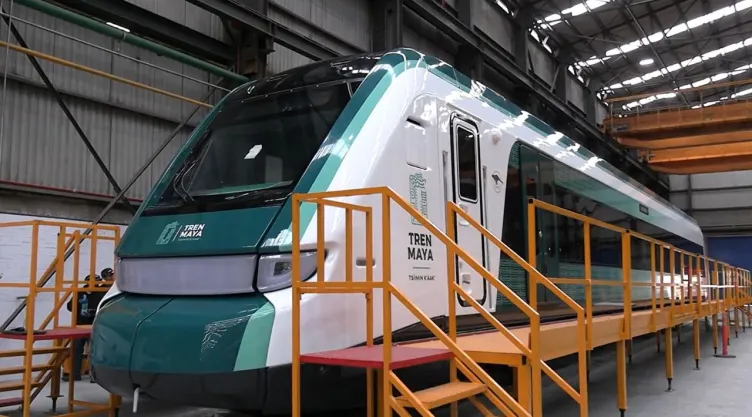 Primer vagón del Tren Maya llegó a Cancún para las primeras pruebas