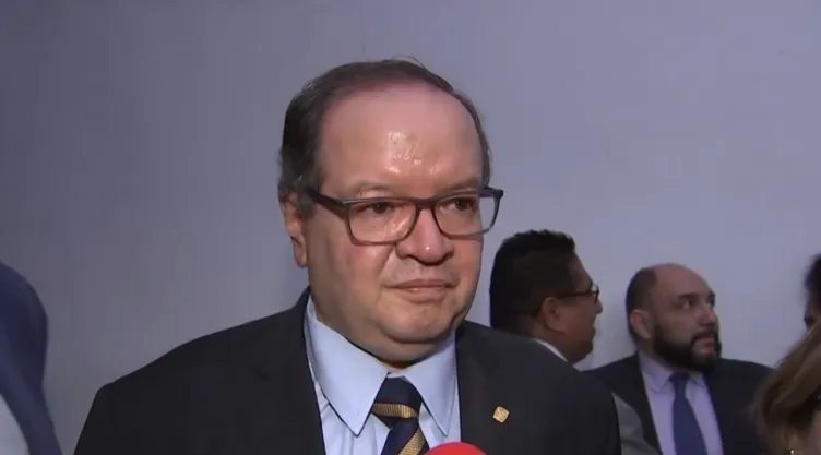Leonardo Lomelí.