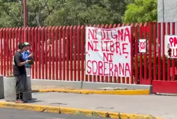 Alumnos toman la UAM Azcapotzalco en protesta, se van a paro indefinido