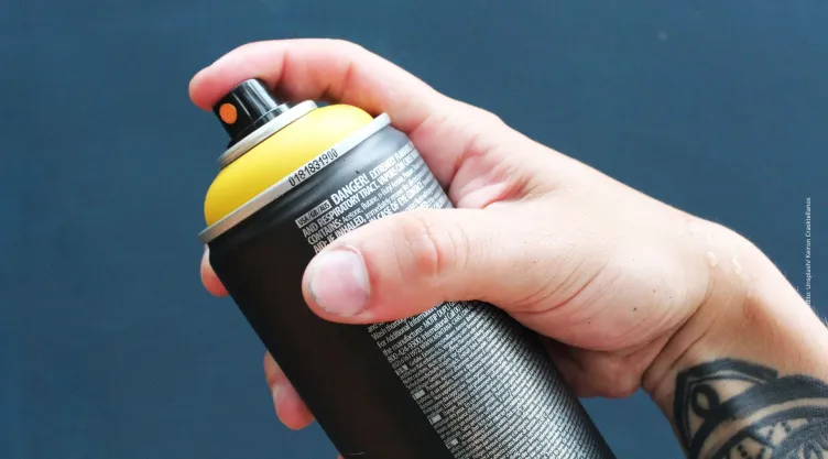 Chroming, la aterradora moda de inhalar desodorante en aerosol.