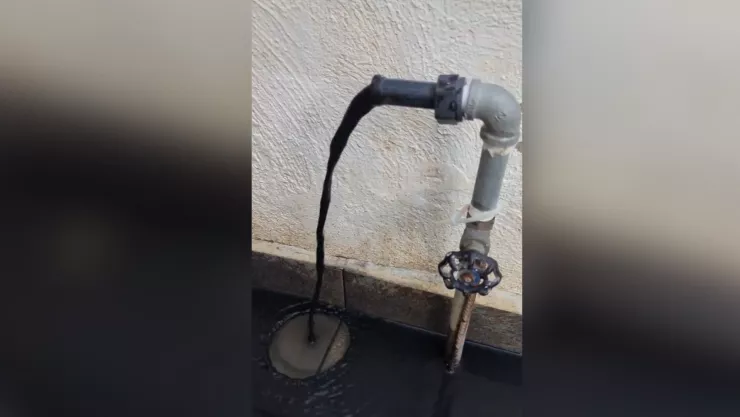 Siguen el agua sucia en colonias del AMG; ahora habitantes de El Fortín denuncian que sale agua negra