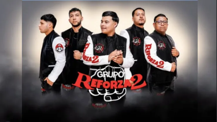 Extranjero ARREMETE en contra de grupo regional mexicano y destroza parte de sus instrumentos (VIDEO)