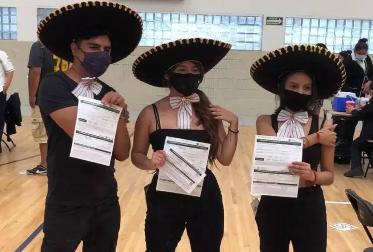 Inicia la vacunación contra la COVID-19 en estos 14 municipios para los jóvenes de 18 a 29 años.