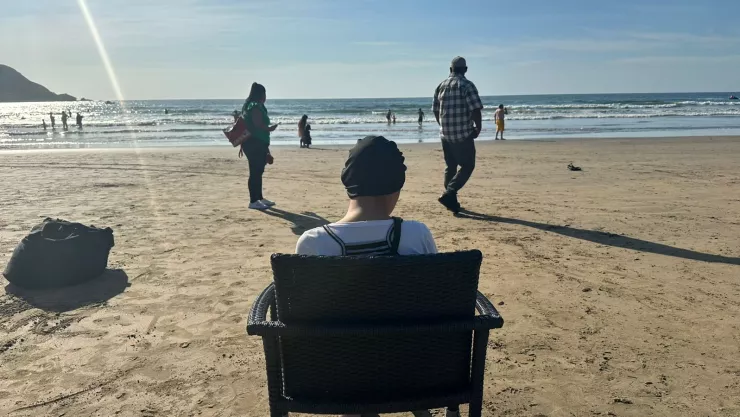 Betzabeth, paciente de cáncer, cumple su sueño de visitar Mazatlán