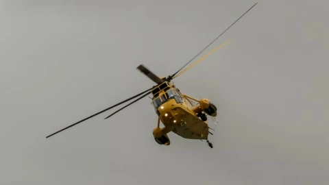 Pierden la vida dos personas al estrellarse un helicóptero tras tiroteo