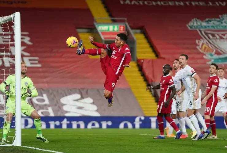 Liverpool vence a Leicester en casa