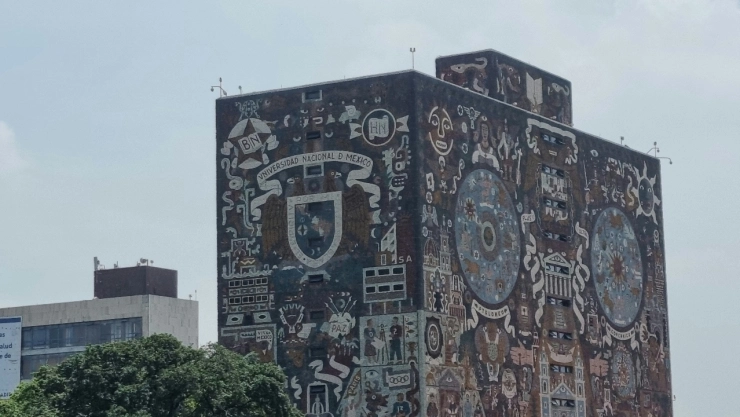 UNAM-Desalojan-a-alumnos-de-la-Facultad-de-Contaduría-y-Administración