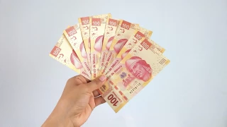 ¿A qué trabajadores les adelantan el aguinaldo y lo reciben en noviembre?