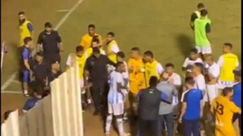 Captan momento en que policía disparó contra el portero en Brasil