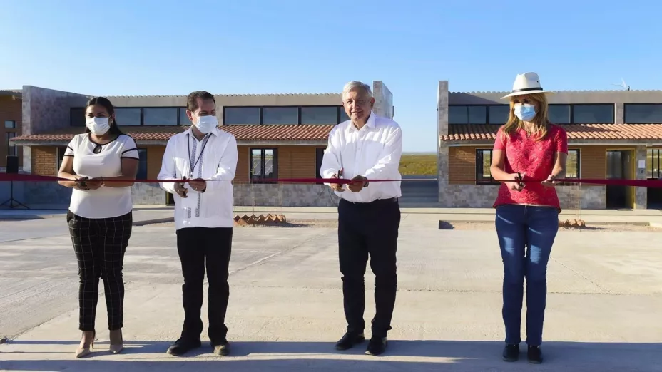 AMLO 2 OCT 2020 UNIVERSIDAD-BENITO-JUAREZ-AGUA-PRIETA-SONORA.jpg