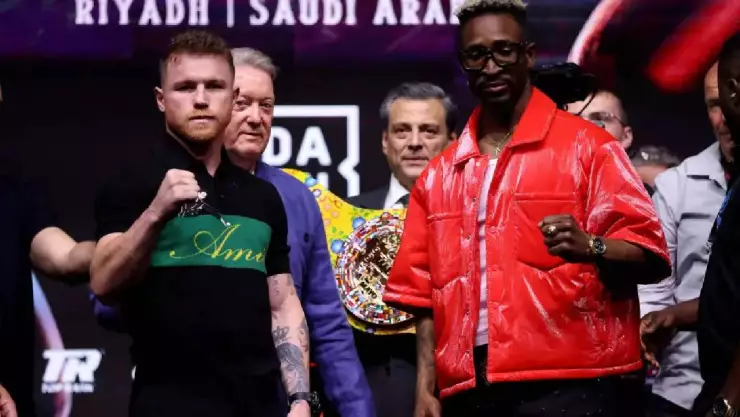 Canelo-vs-Scull-dónde-y-a-qué-hora-ver-la-pelea-hoy-sábado-3-de-mayo del-2025.jpg