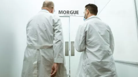 Ni un migrantes más, sus cadáveres saturan las morgues de Estados Unidos.