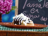 Tamales en salsa de huitlacoche