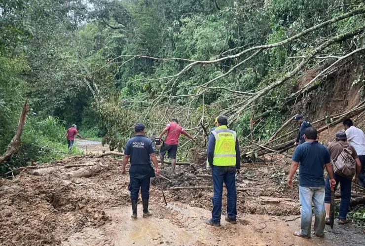 Carreteras dañadas en Oaxaca y Guerrero