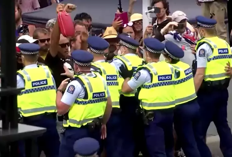 nueva zelanda manifestantes restricciones covid-19