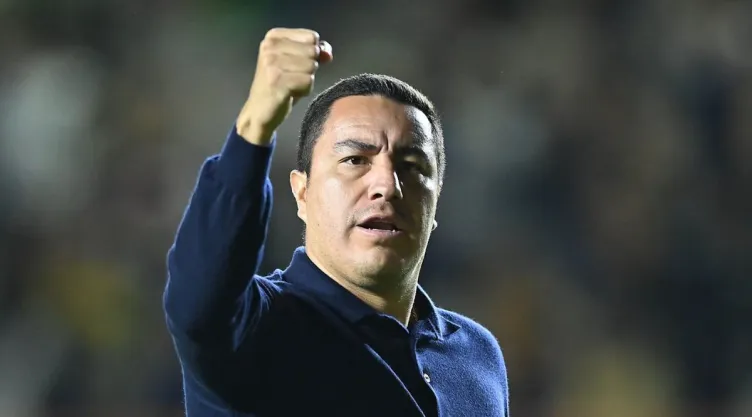 Escándalos de Efraín Juárez como técnico