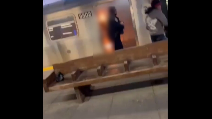 ¡Impactante! Mujer es quemada viva en vagón del metro de NY.jpg