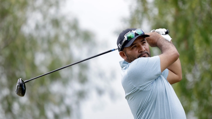 El Camarón Rodríguez lidera la cuarta fecha de la Gira de Golf Profesional.