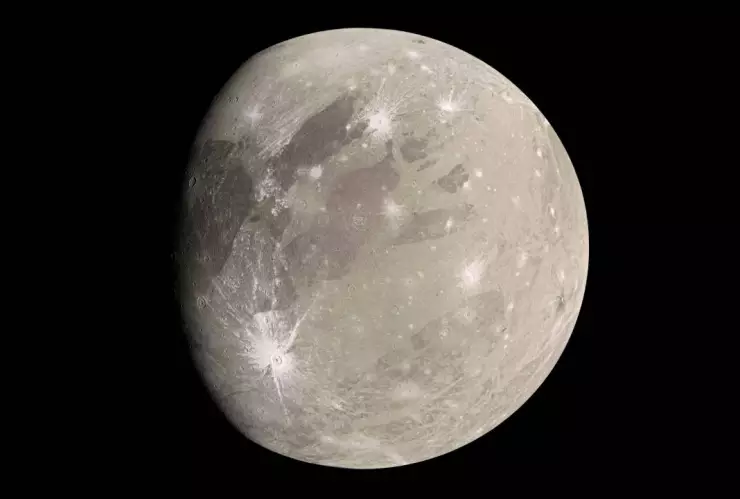 Telescopio James Webb encuentra aviones en Júpiter