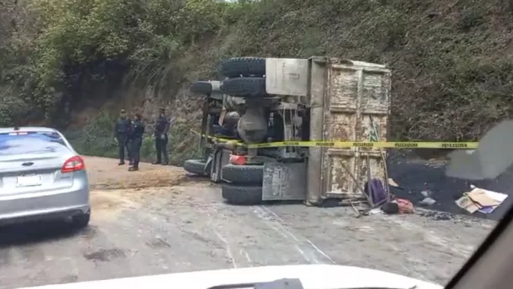 Dos muertos y cinco heridos en fatal accidente en la carretera hacia San Gabriel