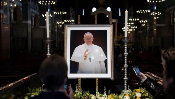 Revelan las primeras imágenes de los restos del Papa Francisco