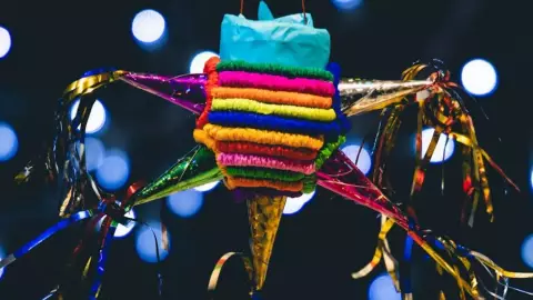 Piñata navideña_ Significado, origen y letra completa de la canción.jpg