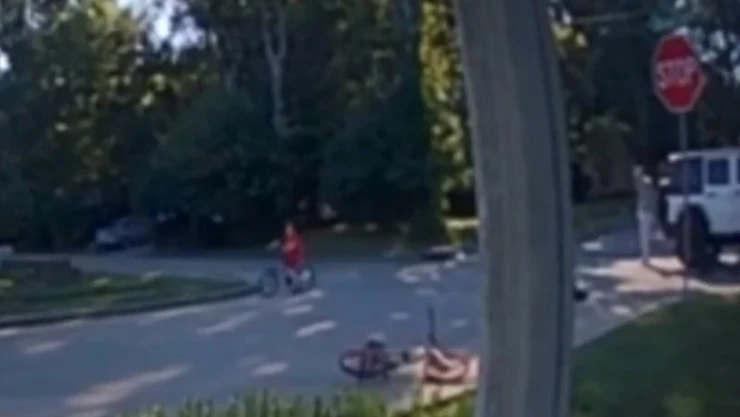 superintendente escolar Misuri niño en bicicleta