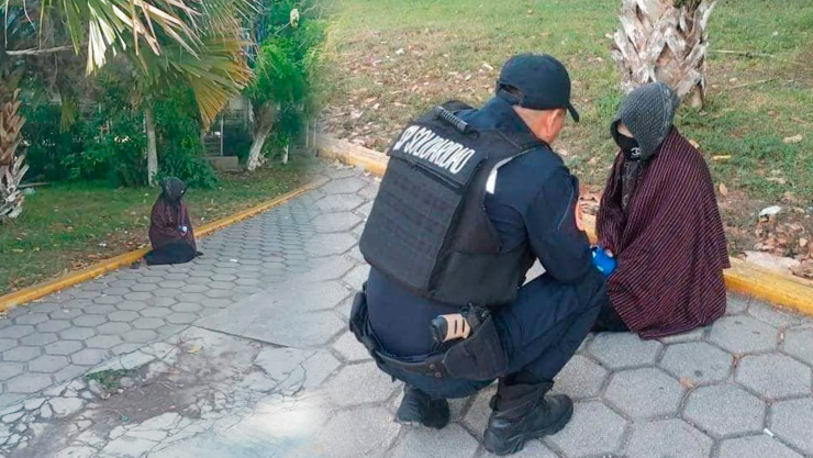 Mujer se hace pasar por abuelita