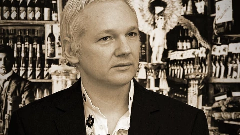 El artista ruso Andrei Molodkin amenaza con destruir 16 obras valiosas en ácido si Julian Assange muere preso
