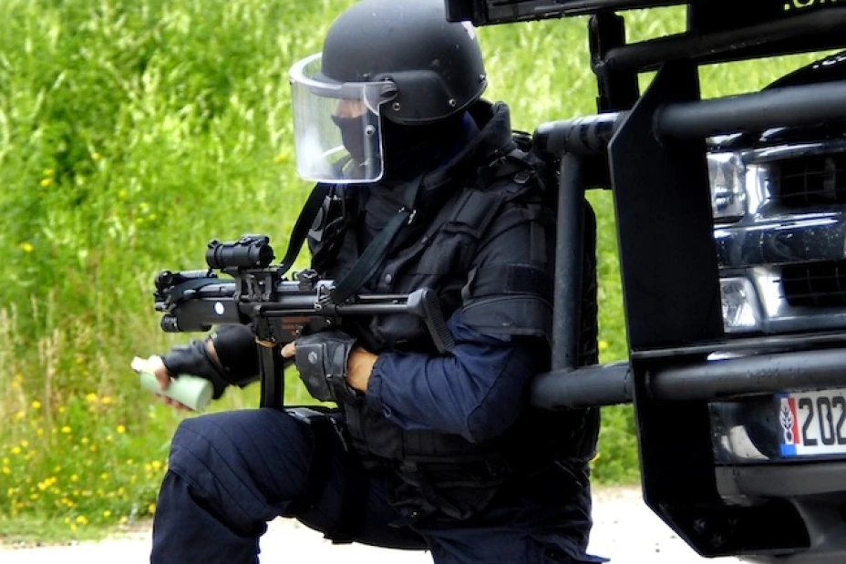 Elemento de la Gendarmería Nacional de Francia