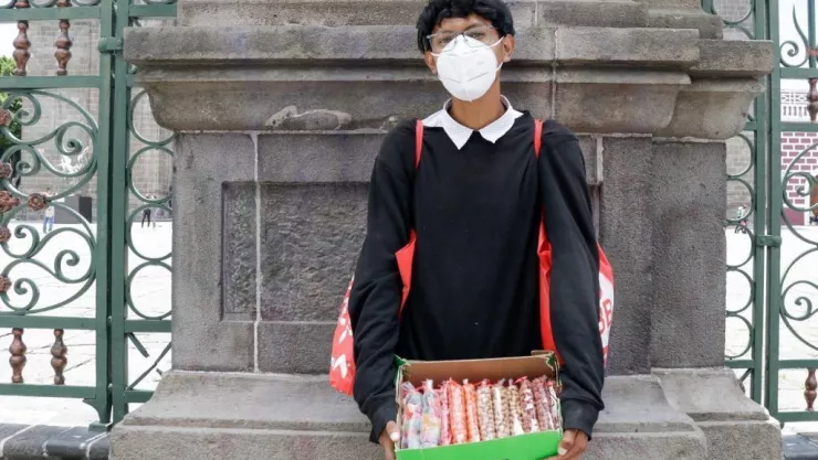 Muere de cáncer alumno de la BUAP que vendía dulces para sus estudios