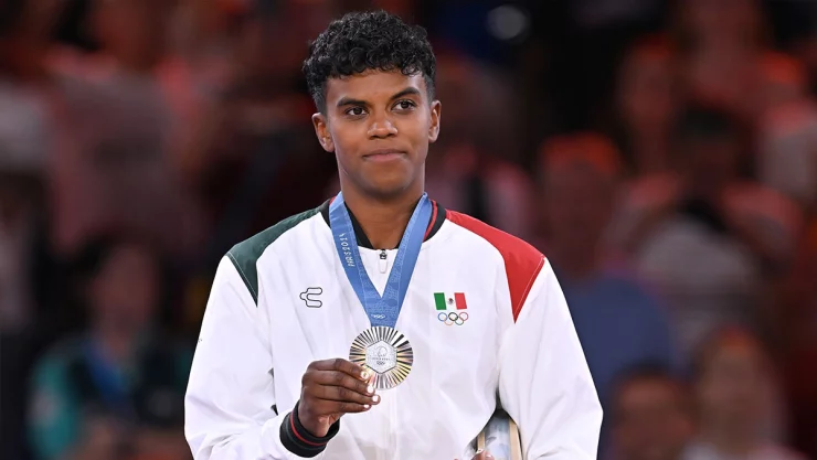 Prisca Awiti con la medalla de plata