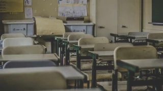 Maestra del año es arrestada por golpear a su propio hijo con un cinturón