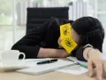 No le daría pena echarse una siestita en el trabajo.