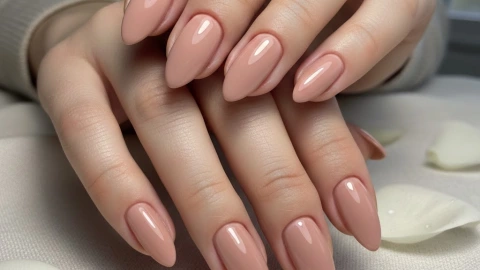 Uñas color nude con rosa