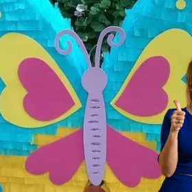3 diseños de piñatas caseras con forma de mariposas, ideal para los cumpleaños infantiles