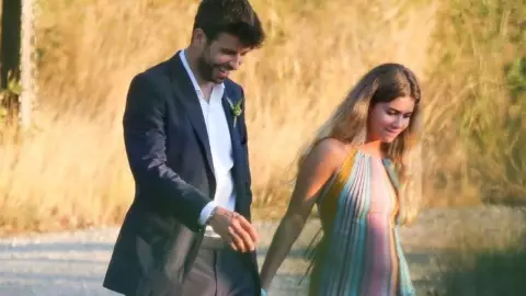 ¡ES OFICIAL! Gerard Piqué comparte foto con Clara Chía